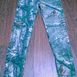 Real Tree Leggings/PJS  Womens Size Medium